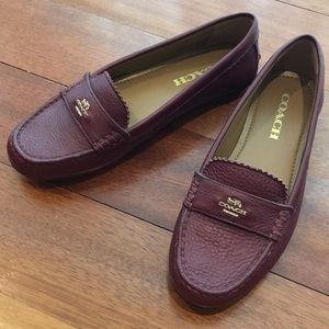 Coach “Odette” Loafer in wine / dark red, size 7